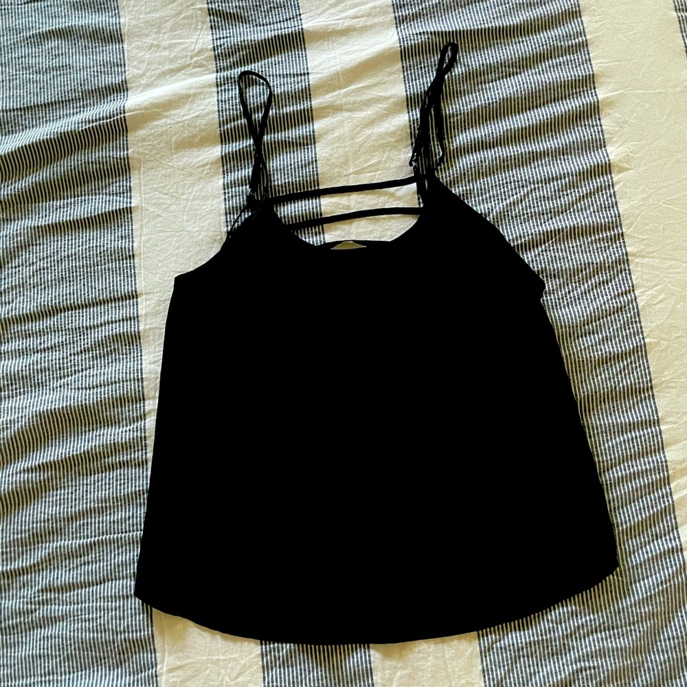 Black backless shirt